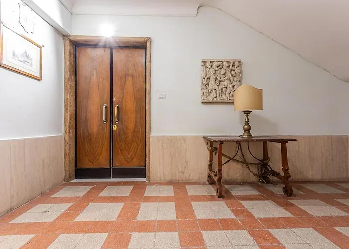 Old - Lounge 3bdr At Vatican Apartment